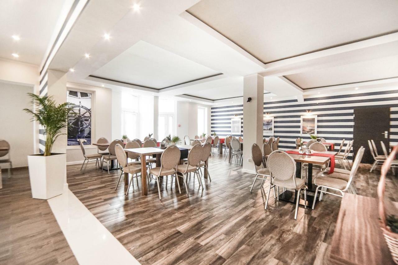 尼彻兹 New Corner酒店 外观 照片