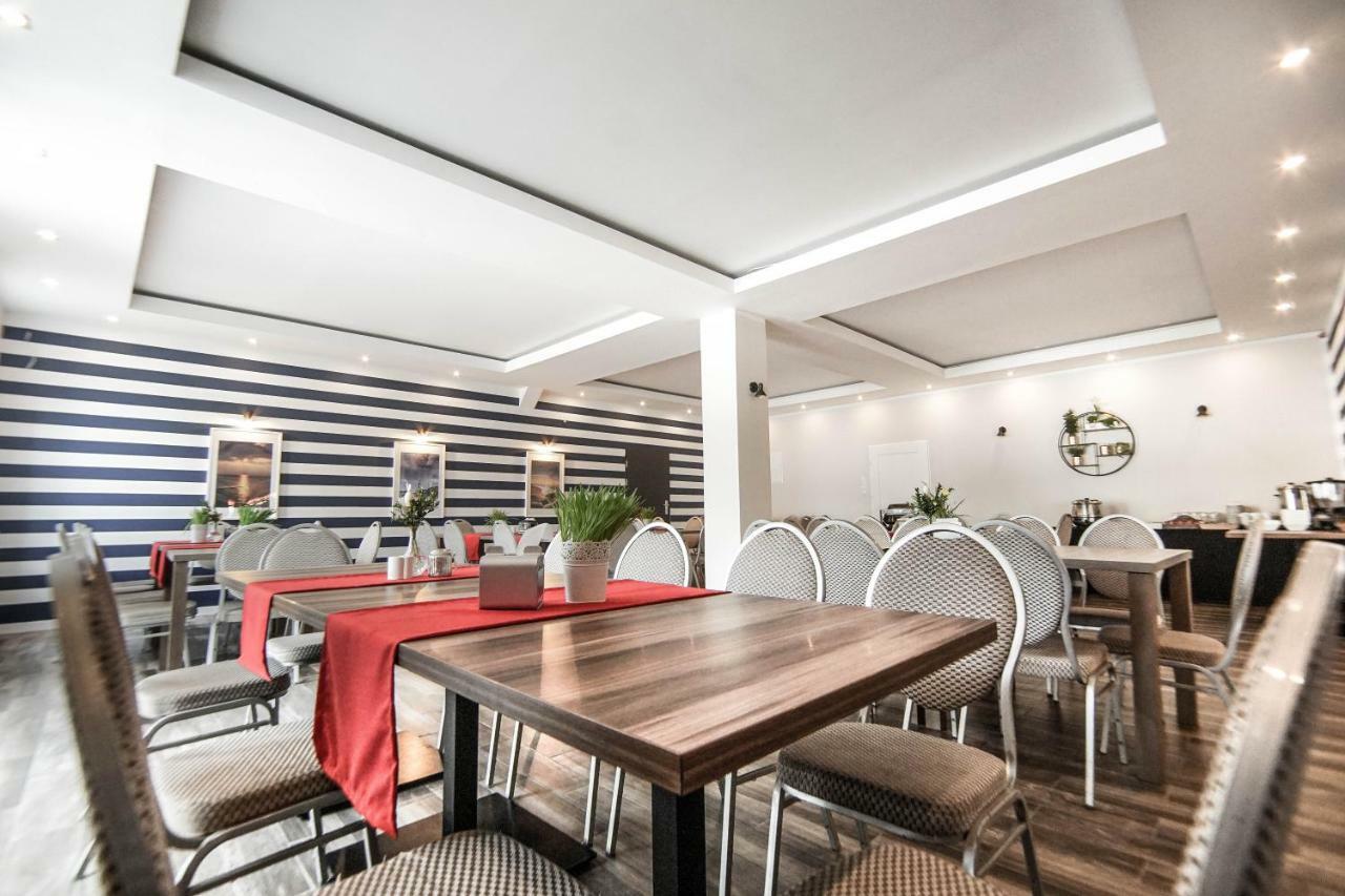 尼彻兹 New Corner酒店 外观 照片
